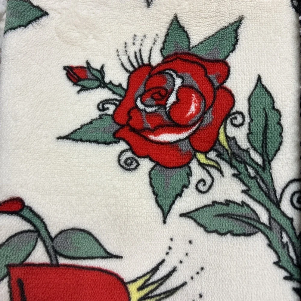 Ed Hardy Gray Multicolor 40x50 Rose Flowers Hearts Reversible Plush Blanket NEW